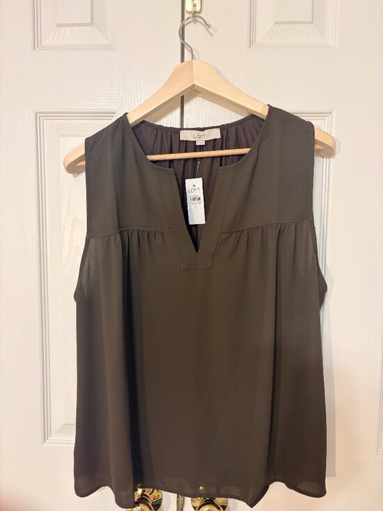 LOFT Tops - NWT LOFT Women's Brown Sleeveless V-Neck Blouse Size XL